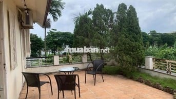 phòng tầng 3 view hồ tây ban công rộng