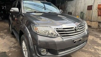 Toyota Fortuner 2012  số tự động 200 km