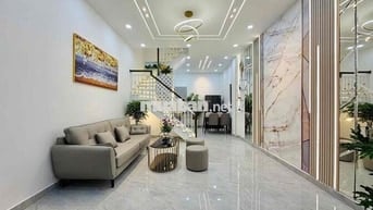 NHÀ GÒ VẤP 4Đ Ô TÔ NGỦ TRONG NHÀ, GẦN MẶT TIỀN