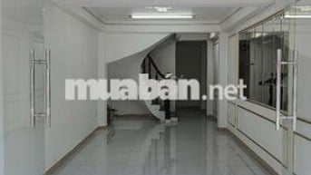 Cho thuê nhà nguyên căn mặt tiền Quận 1.