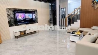 NHÀ ĐẸP HẺM ÔTÔ QUANG TRUNG, SÁT MẶT TIỀN ĐS 18_(5x13)GẦN CV LÀNG HOA