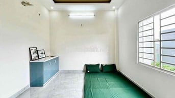 Phòng đẹp như mới – có kệ bếp, sàn gạch bóng, view thoáng