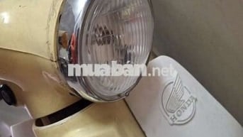 Honda Super Cub 50 Vàng kem