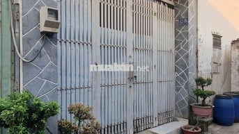 Nhà đẹp DT 4,3m*17m, đúc lửng, gần trường THPT Bà Điểm, chợ đầu mối HM