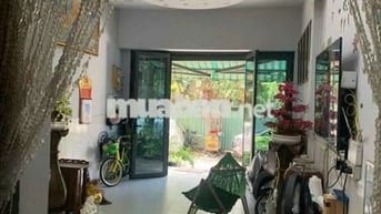 Bán gấp nhà 1 trệt 2 lầu, MT đường 18m  ngay KDL Văn Thánh