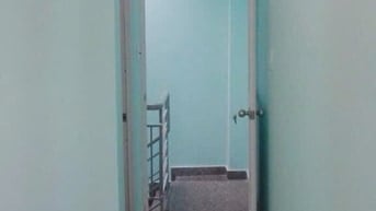 Phòng cho nữ thuê trong nhà nguyên căn ngay chợ Bàn Cờ.