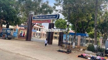 Đất hẻm Nguyễn Văn Nghi, sau lưng trường học