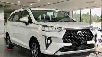 Toyota Veloz Cross Trắng 7 chỗ