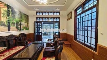 NHÀ ĐƯỜNG THÔNG HẺM 102 NGUYỄN TẤT THÀNH