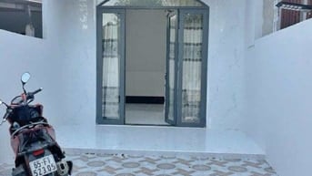 Bán nhà 104 m2 mới xây có sân rộng ở Ba Láng