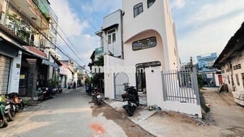 BÁN NHÀ 60M² GIÁ 4.6 TỶ – ĐƯỜNG THÔNG XE HƠI TRÁNH – NHÀ 3 TẦNG MỚI –