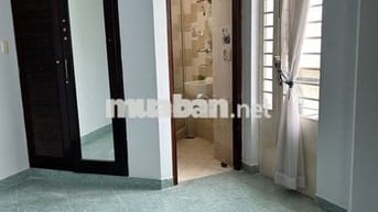 Cá Nhân cho thuê phòng có toilet và ban công riêng, giờ tự do