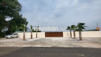 Bán khu nghỉ dưỡng ven hồ Lồ Ồ , giáp mặt hồ 2100m2 có 612m2 thổ cư