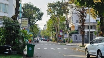 Bán nhà KDC Trung Son dt 12x20m nhà 5 tầng đường 15m giáp bờ sông.