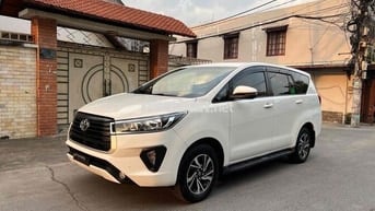 Toyota Innova 2.0E số sàn 8 chỗ 2022