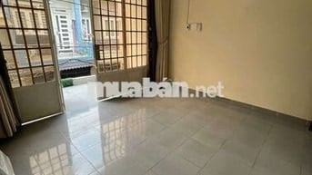 Ban công máy lạnh 22m2 bồn rửa tủ quần áo