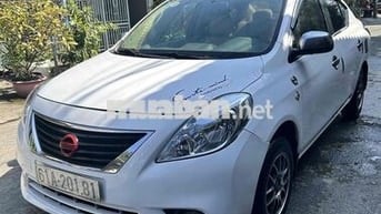 Nissan Sunny XL Trắng 5 chỗ