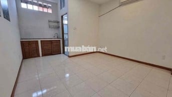 Studio ko nội thất ngay trung tâm Q7