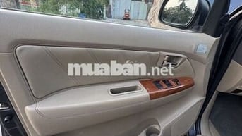 Toyota Fortuner 2011 2 cầu Xám