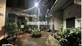 Bán nhà cấp 4 ngõ 189 Hoàng Hoa Thám 42 m2 ô tô đỗ trước nhà