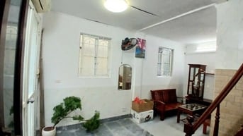 Cho thuê nhà 2 tầng, 3PN, 1 vs chỉ 7tr/tháng gần chợ Nhật Tân, Tây Hồ