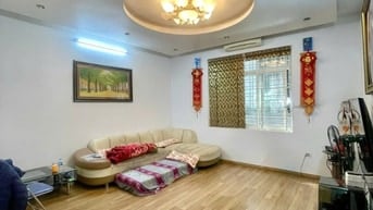 Hoàng Cầu 47m² đường Ôtô, view vườn hoa, cạnh Quận ủy Đống Đa