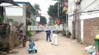 TÀI CHÍNH CÔNG NHÂN. ĐƯỜNG THÔNG .Ô TÔ 7 CHỖ ĐỖ ĐẤT .TRUNG TÂM CỦA LÀN