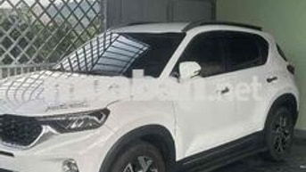 Kia Sonet 2021 Luxury 1.5 AT - 100 km