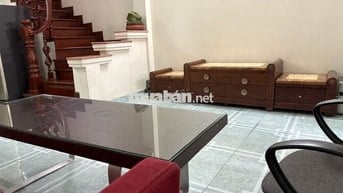 Cho thuê nhà khép kín mặt đường đê Nguyễn Khoái