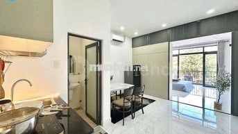 Cho thuê căn hộ dịch vụ 1 phòng ngủ cực rộng ngay trung tâm quận 10