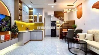 BÁN NHANH NHÀ SÁT NGÃ TƯ HÀNG XANH,HẺM XE HƠI, 3TẦNG MỚI FULL NỘI THÂT