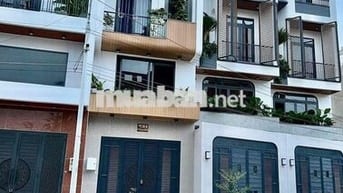 NHÀ MỚI XÂY 100% DT 220m2 1TRỆT 1LỬNG 3LẦU 4PN 5WC NGAY CẦU NGÃ TƯ GA