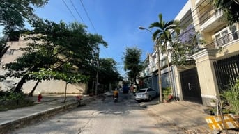 Nhà phố mt Dt 7*16m,sổ hồng cn 112m2,3 Tầng,4pn,full nt,giá chỉ 16ty9