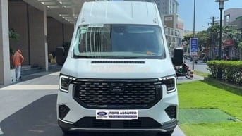 Ford Transit Premium 2025 16 chỗ