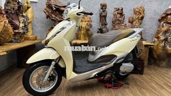 👉Lead 125 2Val chính chủ đời 2018 khoá smartkey