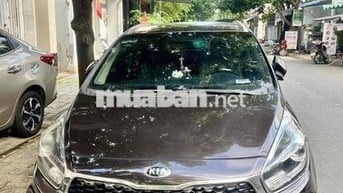 Kia Rondo 2.0GMT đời 2017 chuẩn xe gia đình.