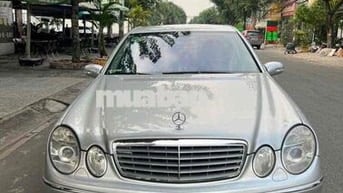 Mercedes-Benz E200 Bạc 5 chỗ
