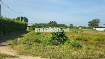 Bán đất đường Nguyễn Huệ lô góc 2 mặt tiền 637m2