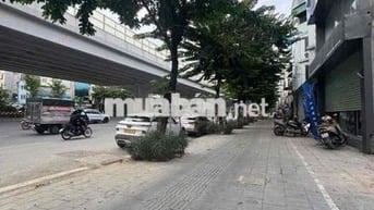 Bán Toà 9 Tầng Mặt Phố Phạm Văn Đồng MT 6,4m Vỉa Hè 8m Chỉ Hơn 20 Tỷ