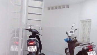 PHÒNG NHỎ,DƯỚI ĐẤT,Tự DO,GÁC SUỐT,MÁY LẠNH,tiện đi lại,gần chợ Phú Lâm