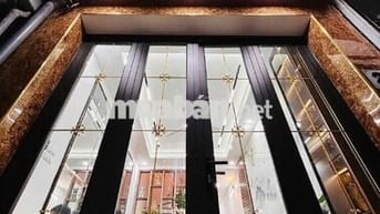 Bán nhà gần hồ Quan Nhân, 33m2, giá 8.95 tỷ, 4PN, khe thoáng sau