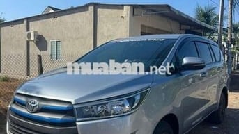 Toyota Innova 2017 2.0E Bạc