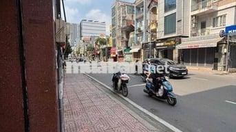 Mặt tiền Đào Duy Anh dá cực kỳ hạt dẻ