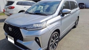 Toyota Veloz Cross Bạc 65.000km