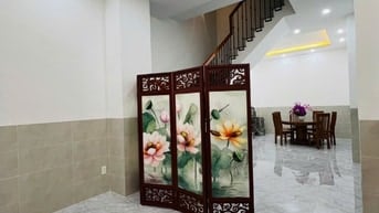 Cho thuê nhà mới xây đẹp thoáng số 42 Nguyễn Khoái, phường 2, Q.4