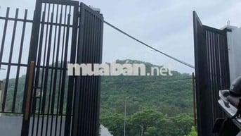 Bán nhà đẹp mới xây ngay công viên thổ sơn đối diện núi non nước