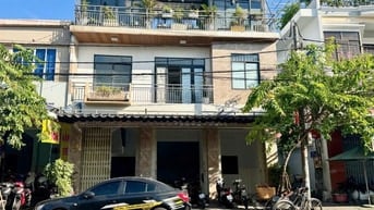 Cho thuê mặt tiền kinh doanh siêu rộng 10m nhà 3 tầng gần chợ 