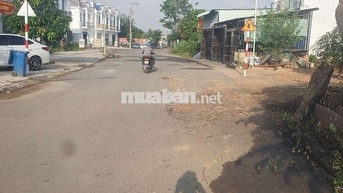 Bán 2 nền đất mặt tiền đường nhựa gần sông