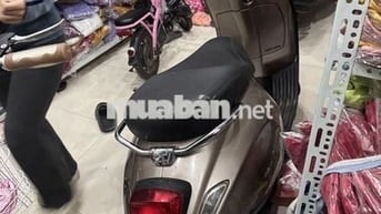 Piaggio Vespa màu Nâu