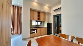 Bán tòa căn hộ Siêu VIP ngay biển Đà nẵng. full nội thất cao cấp.dthu 